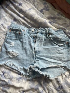 Levi 501 high rise short size 28
